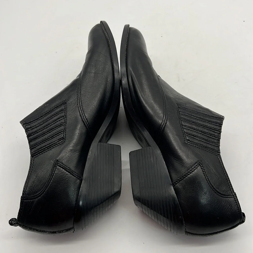 Vintage Zodiac Black Leather Ankle Bootie size 8